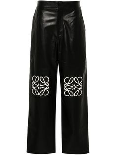 Find LOEWE Anagram-motif Leather Palazzo Pants on Editorialist. black lambskin high waist two diagonal pockets to the sides signature debossed Anagram motif wide leg two rear patch pockets logo patch to the rear concealed front button, hook and zip fastening Leather Trousers Women, Black Palazzo Pants, Loewe Anagram, Style Finder, Pretty Clothes, Mini Short, Leather Trousers, Summer Beach Wear, Palazzo Pants