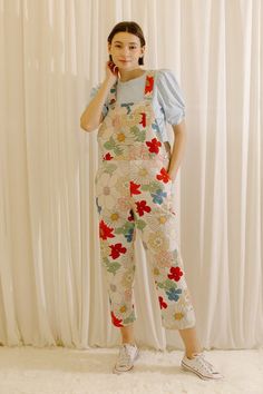 Gardening Outfits, Flower Overalls, Style Salopette, Overalls Style, Loose Overalls, Fashion Design Classes, Overall Jumper, Vibe Tribe, Overalls Fashion