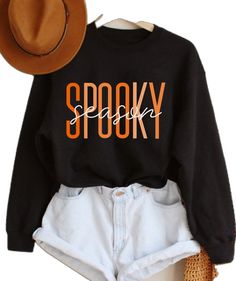 Fall Cricut Projects, Halloween Shirt Design, Halloween Tee Shirts, Halloween Apparel, Pinterest Ideas, Party Inspo, Cute Shirt Designs, Halloween Sweater, Halloween Hoodie