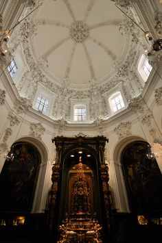 the interior of a church with an ornate ceiling and high vaulted ceilings, painted white