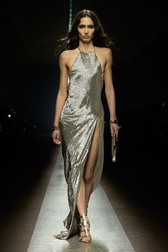 Tom Ford Fall 2024 Ready-to-Wear Collection | Vogue Paris Fashion Week 2024, Fashion Through The Decades, Fashion Week 2024, Paris Fashion Week Runway, Dream Fashion, High Fashion Looks, Dresses Ideas, Fashion Week Runway