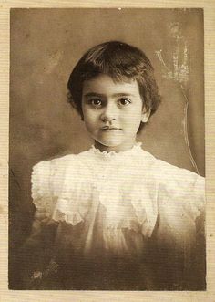 Rare and Beautiful Portrait of Young Frida Kahlo by Her Father Guillermo Kahlo Freida Kahlo, Diego Rivera Frida Kahlo, Sculpture Textile