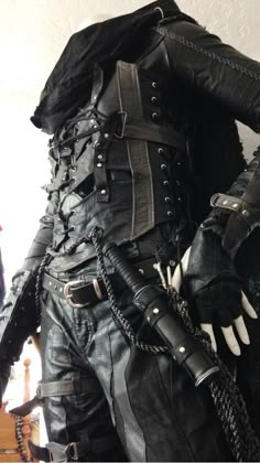 Steampunk Fashion Modern, Gothic Outfits Men, Moda Steampunk, Black Steampunk, Mode Steampunk, Leather Armor, Fantasy Costumes, Fantasy Armor, Dieselpunk