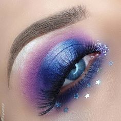 Purple Shimmer Eyeshadow, Makeup Influencer, Lilac Eye, Lilac Eyeshadow, Diva Makeup, Beautiful Eyelashes, Makeup Tutorial Video, Silk Lashes, Purple Eyeshadow