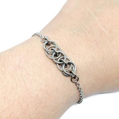 "This bracelet is made with a section of the Helm chain chainmaille weave, done in super shiny stainless steel jump rings. Helm is an incredibly versatile chainmaille weave and is one of my most popular styles. It looks great alone as it is, paired with other bracelets for a stacked looked, or even with with charms attached! Also can make a great anklet! You can find all my Helm weave items here: https://www.etsy.com/shop/ZenJumpsChainmaille?search_query=helm Specifications ●Weave: Helm ●Materia Chainmaille Jewelry Patterns, Chain Maille Patterns, Jump Ring Jewelry, Chainmail Jewelry, Bijoux Fil Aluminium, Chain Maille Jewelry, Popular Styles, Minimalist Bracelet, Chain Mail