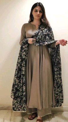 Stitched Kurti, Pakistani Fancy Dresses, Long Dress Design, Trendy Dress Outfits, Simple Pakistani Dresses, Fashion Enthusiast