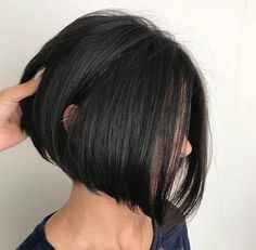 30 Trendsetting Short Bob Haircuts for a Chic 2024 Look Inverted Bob Short, Inverted Long Bob, Trendy Bob, Inverted Bob Haircuts, Κούρεμα Bob, Bob Hairstyles For Thick, Tutorial Ideas