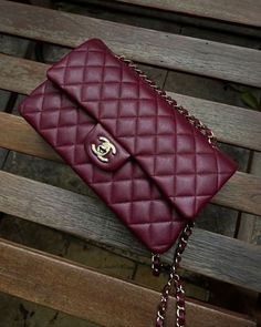 🍒🍒 Red Designer Purse, Red Designer Bag, Street Style Handbags, Handbag Heaven, Luxury Purses, Bags Aesthetic, Classic Bags, Pretty Bags, Purses Designer