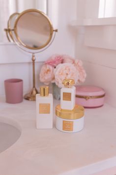 Kit Spa, Rose Gold Aesthetic, Aerin Lauder, Julia Berolzheimer, Rose Fragrance, Accessories Display, Gold Aesthetic, Gal Meets Glam, Sweet Fragrances