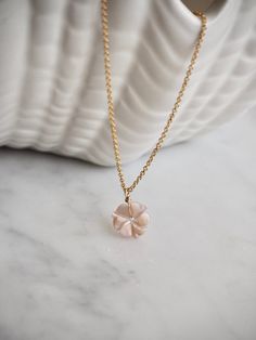 Pink mother of pearl flower charm necklace.  14 k gold filled dainty chain and pale pink mother of pearl shell carved into an adorable flower charm.  Each flower is highly detailed with a beautiful mother of pearl luster and is dangling off dainty yet sturdy high quality 14k gold filled cable chain. This necklace is perfect for wedding, for a bride and her bridesmaids, as well as flower girl gift.  Wear this necklace on its own, or layer it with other cute necklaces. Plese note that due to natur Beachy Necklaces, Pink Flower Necklace, Beachy Necklace, Flower Necklace Gold, Flower Charm Necklace, Gold Filled Necklace, Flower Girl Gifts, Dainty Chain, Cute Necklace