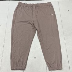 Nike Beige Loose Fit Mid Rise Jogger Style Sweatpants Womens Plus Size 3x New New With Tag See Photos Ls 260/24 Aa10 Kr18 Light Brown Nike Sweatpants, Nike Brown, Style Sweatpants, Fashion Joggers, New New, Nike Pants, Womens Sweatpants, New Color, Nike Women