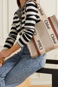 This 'Woody' tote seen on Chloé's runway stood out to our buyers as one of the chicest and most versatile options. Made in Italy from linen, it has a spacious, rectangular silhouette trimmed with leather and logo-printed webbing. The top handles are long enough to sling over your shoulder. It's just big enough to hold your daily essentials and a spare pair of flats. Tote Bag Outfit, Neutral Bag, Felt Tote, Corporate Outfits, Chloe Bag, Dark Brown Leather, Cloth Bags, Net A Porter, Beach Bag