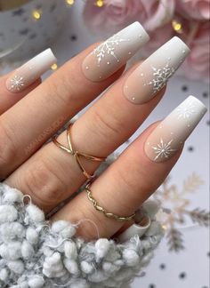 Matte White Christmas Nails, White Nude Christmas Nails, Ombre Xmas Nails, Ombre Snowflake Nails Winter, Ombré Holiday Nails, Dipped Nails Ombre, Matte Snowflake Nails, White Festive Nails, White Glitter Snowflake Nails