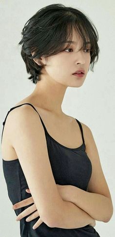 Mode Poses, Short Hair Tomboy, New Profile, Asian Short Hair, Hair Inspiration Short, Shot Hair Styles, Gesture Drawing, Girl Short Hair