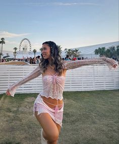 Hangout Fest Outfit, Lauren Wolfe, Ultra Music Festival Outfits, Hangout Festival, Pink Rave Outfit, Hangout Music Festival