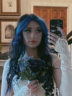 tim burton
corpse bride costume 
halloween Corpse Bride Hairstyle, Corpes Bride Wedding, Corpus Bride Costume, Corpse Bride Costume Aesthetic, Easy Corpse Bride Makeup, Corpes Bride Costumes, Corpse Bride Inspired Outfits, Emily Corpse Bride Cosplay