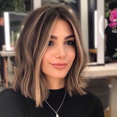 Tagli capelli Autunno Inverno 2020/2021 💇🏻‍♀️ tutti gli hairstyle da non perdere Shoulder Length Hair Cuts, Haircuts Straight Hair, Hair Inspo Color, Shoulder Length Hair, Length Hair