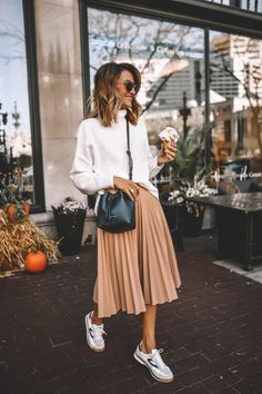 Prediabetic Diet, Skirt And Sneakers, Outfit Trends, White Sweater, Mode Inspiration