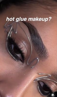 hot glue graphic eyeliner silver makeup eye Makeup With Graphic Eyeliner, 3d Eyeliner, Line Art Makeup, Hot Glue Eyeliner, Silver Graphic Makeup, Silver Alien Makeup, Hot Glue Eye Makeup, Chain Eye Makeup, Silver Rhinestone Makeup