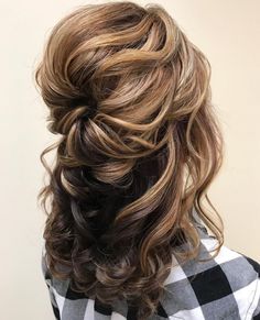 Voluminous Wavy Half Up Hairstyle Mother Of The Bride Hairdos, Chignon Simple, Mother Of The Bride Hairstyles, Sons Wedding, Mother Of The Groom Hairstyles, Brides Dresses, Mom Hair, Bride Updo, Mother Of The Bride Hair