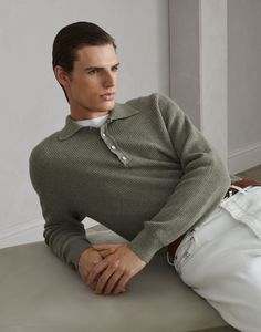 Cashmere textured rib knit polo with long sleeves This cashmere knit polo combines traditional workmanship, modern comfort and premium materials. The softness of the cashmere yarn, crafted in a textured ribbed knit, elevates the garment’s casual style, characterized by a comfortable, regular fit. Winter Cashmere Polo Sweater With Ribbed Collar, Timeless Long Sleeve Wool Sweater, Timeless Long Sleeve Workwear Sweater, Business Casual Cashmere Polo Sweater, Fall Cashmere Polo Sweater With Ribbed Collar, Cashmere Polo Sweater With Polo Collar For Fall, Cashmere Polo Sweater With Ribbed Cuffs, Collared Textured Knit Polo Sweater, Classic Sweater With Ribbed Cuffs And Fold Down Collar