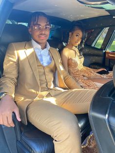 Junior Prom Dresses 2023, Gold Suit Prom, Gold Homecoming Couple, Old Money Prom Theme, Champagne Prom Dress Couple, Gold Prom Dress Couple, Brown Prom Suit, Prom Couples Outfits Matching, Jr Prom Dresses