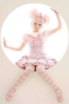 living 'doll' Harajuku doll.  Pale pink stripe tights.  Pink and gray plaid school girl dress. Japanese style Mode Pastel, Glitter Rosa, 일본 패션, Mahō Shōjo, Pastel Fashion, Grunge Goth