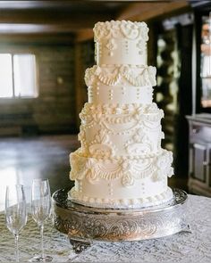 Victorian Wedding Cakes, Victorian Wedding Themes, Fancy Wedding Cakes, Dream Wedding Cake, Classic Wedding Cake, Wedding Cakes Vintage, Victorian Wedding, White Wedding Cake, Future Wedding Plans