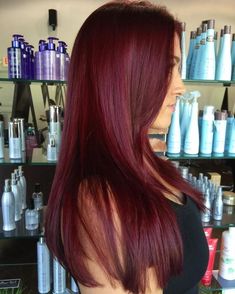 Auburn Red Hair Color, Pelo Color Borgoña, Red Violet Hair, Auburn Red Hair, Wine Hair Color, Maroon Hair, Shades Of Red Hair