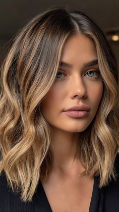 Chic Lob Haircuts with Balayage Balayage Lob, Hair Contouring, Long Bob Haircuts, Lob Haircut, Textured Waves, Short Hair Color, Long Bob, Brown Hair Colors, Short Hairstyles For Women