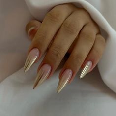 Unghie Nude Estive: 20 Look Eleganti e Raffinati - femminilestile.com French Manicure Glitter, French Manicure, Nail Inspo, Manicure, Nail Art, Nails, Art, Nail Arts