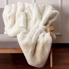 Caparica TW4144 OffWhite Contemporary Throw Blanket By furniture of america - sofafair.com White Faux Fur Throw, Superhero Bedding, Faux Fur Area Rug, Affordable Bedding, Comfy Blankets, Faux Fur Throw Blanket, White Throws, Faux Fur Blanket, Fur Throw Blanket