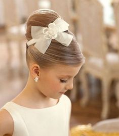 53 First Holy Communion Hairstyles For Kids [BEST] First Communion Hairstyles, Sanggul Modern, Bridesmaid Hair Down, Flower Girl Hairstyles, Hair Dos, Bridesmaid Hair, Up Hairstyles