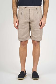 Expertly designed for a sophisticated summer look, these mid-rise shorts feature double pleats and a turned-up hemline, achieving a flattering, above-the-knee fit. Suit Shoes, Mid Rise Shorts, Summer Look, Short Shirts, Linen Shorts, Tie And Pocket Square, New Instagram, Pocket Square, Suspenders