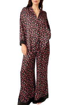 New Years Eve Looks, Pajamas Comfy, Satin Pyjama Set, Satin Pajamas, Cozy Chic, Print Pajamas, Pajama Shorts, Free Fabric, Mixing Prints