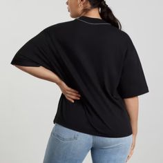 Everlane The Premium Weight Relaxed Tee Size Small Black. New With Tags! Never Worn. Sold Out Online In This Size. Made Of 100% Cotton, The Premium-Weight Relaxed Tee Features Dropped Shoulders, A Classic Crewneck, Longer Sleeves, And An Intentionally Boxy, Oversized Fit. Size Down For A Less Boxy Fit. The Best Part? It’s Made Of Organic Cotton, Which Is Better For The Planet And You, So You Can Look Good And Feel Good. Black Crew Neck Top For Loungewear, Trendy Black Top For Loungewear, Trendy Black Loungewear Tops, Trendy Black T-shirt For Loungewear, Everlane Casual Black Tops, Everlane Relaxed Fit Short Sleeve Tops, Everlane Casual T-shirt, Everlane Casual Crew Neck Top, Everlane Casual Short Sleeve T-shirt