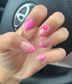 Spring floral nails 2023 Nail Inspo With Flowers, Floral Nails 2023, Spring Floral Nails, Cutesy Nails, Slay Nails, Neutral Gel Nails, Girly Nails, Teen Nails