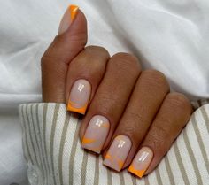 Minimalist Nails Orange, Nails Summer Orange, Summer Orange Nails, Simple Nails Gel, Nails Cute Summer, Nails Simple Summer, Nails July, Nails August, Nails Jelly