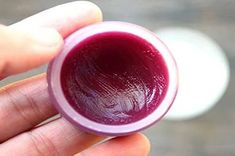 Tinted Lip Balm Diy, Lip Stain Diy, Diy Hair Scrub, Beetroot Lip Balm, Lip Balm At Home, Remedies For Dark Lips, Coconut Oil Lip Balm, Natural Pink Lips