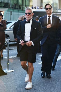 nick wooster Tommy Ton, Walking Down The Street, Advanced Style, Short Styles, Tuxedos, Gentleman Style, Suit And Tie, Looks Style