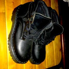 Doc Martens Size 10 Never Worn Padded Collar Boot Black Boots Doc Martens, Doc Martens Men, Black Mens Boots, Boots Doc Martens, Shoes Doc Martens, Grunge Shoes, Punk Boots, Dr Martens Black, Fit Ideas