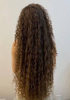 Hairstyles For Long Curly Hair, Big Curly Hair, Long Dark Hair, Natural Curls Hairstyles, Curly Hair Inspiration, Haircuts Straight Hair