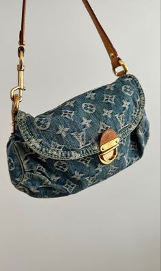 Louis Vuitton Bag Vintage, Denim Louis Vuitton, Sac Louis Vuitton, Vintage Designer Bags, Luxury Bags Collection, Fancy Bags, Jewelry Fashion Trends