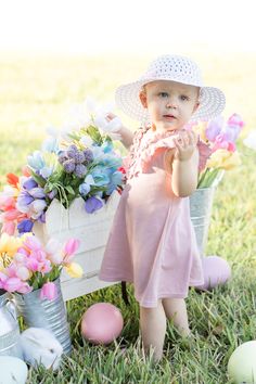 Outdoor Easter Photography, Easter Minis Photography Outdoor, Spring Minis Photography, Easter Shoot, Springtime Photos, Easter Baby Photos, Easter Minis, Outdoor Photo Shoot, Spring Minis