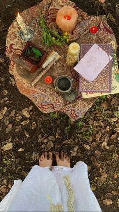 Books And Candles, Magia Das Ervas, Hippie Aesthetic, Hippie Life, Season Of The Witch, Witch Aesthetic, Practical Magic, Green Witch, Sacred Space