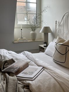 Schlafzimmer Bedroom Cosy Gemütlich Entspannt Chillen Daheim Zuhause Cosy Bedroom, Minimal Photo, Scandi Home, Room Goals, Pretty Room, Dream Room Inspiration, House Room, Minimalist Living, Room Inspiration Bedroom