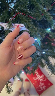 Christmas Nail Inspo 2022, Christmas Nail Art Designs 2022, Nails Christmas 2022, Christmas Nail Designs 2022, Winter 2022 Nails, Christmas Nails For Short Nails, Christmas Nails Aesthetic, Christmas Nails 2022, Holidays Nails