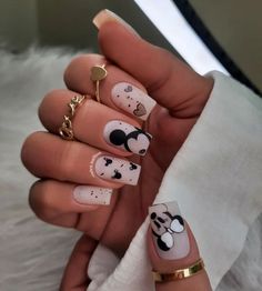 Trends Summer 2024, Nail Designs Trends, Mickey Mouse Nail Art, Mickey Mouse Nails, Camo Nails, Mickey Nails, Multicolored Nails, Classy Nail Designs