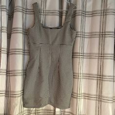 Brand New W/Tags Mini Dress From H&M. Tagged Size Small But A Little Big And Loose In The Chest Area. #Hm #Gingham #Dress Casual Sleeveless Houndstooth Mini Dress, White Cotton Mini Plaid Dress, White Cotton Plaid Mini Dress, White Cotton Mini Length Plaid Dress, Fitted White Mini Dress With Houndstooth Pattern, Fitted White Houndstooth Mini Dress, Chic White Plaid Cotton Dress, White Cotton Plaid Chic Dress, Chic White Cotton Plaid Dress