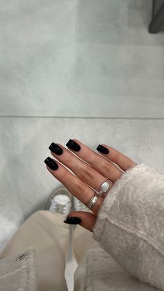 Black Long Oval Nails, Short Nails For Short Fingers, Light Black Nails, Black And White Minimalist Nails, Gel X Black Nails, Dark Color Acrylic Nails, Dark Square Acrylic Nails, Square Dark Nails, Sharp Square Acrylic Nails